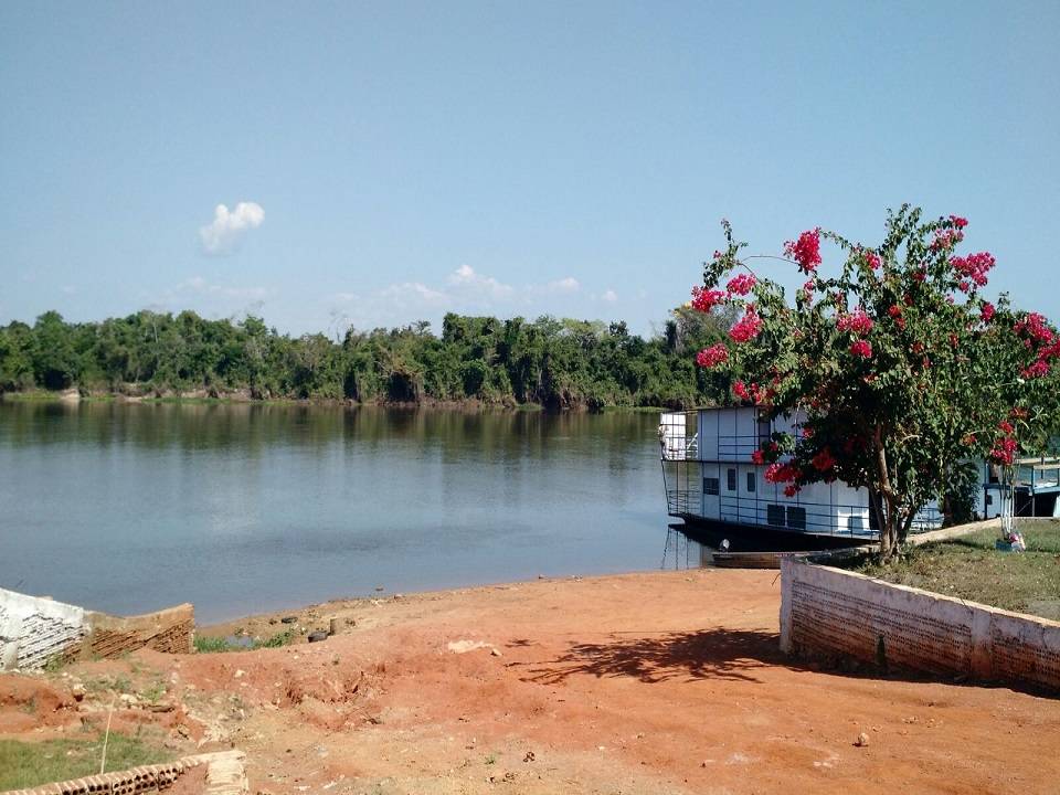 Garotinho de 3 anos cai de barco e desaparece no rio Guaporé; moradores de Pimenteiras se mobilizam
