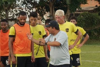 Rafael Andrade deixa o comando técnico do Vilhenense; preparador físico assume interinamente 