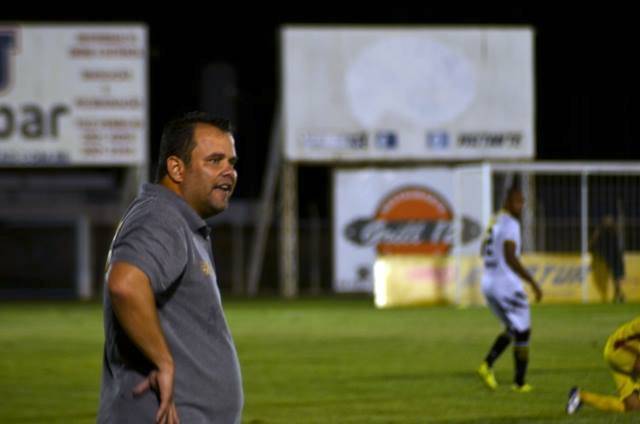Os dois lados da saída do treinador do Vilhenense, líder do Campeonato Rondoniense de Futebol