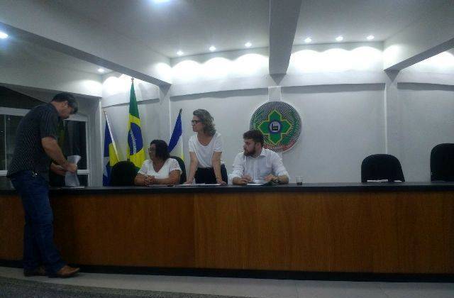 Com apenas dois vereadores no plenário, sessão da Câmara de Vilhena é suspensa por falta de quórum 