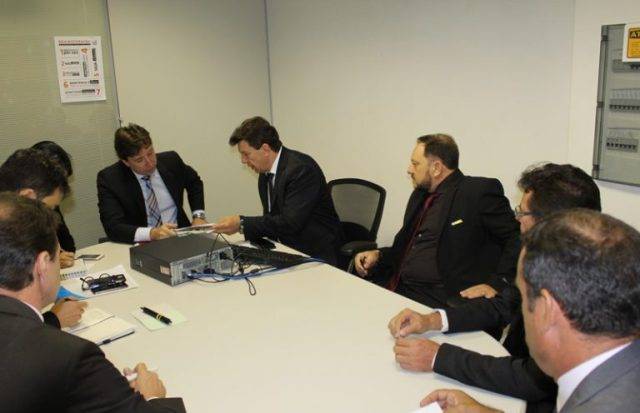Junto com vereadores de Vilhena, Cassol pressiona ANAC pela liberação de vôos comerciais na cidade