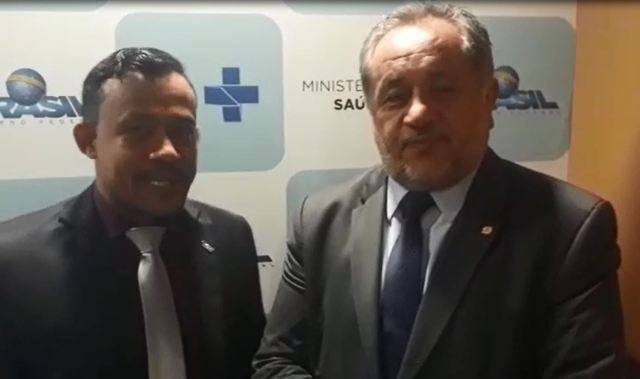 Em vídeo ao lado de deputado, vereador anuncia aquisição de aparelho para endoscopia em Vilhena