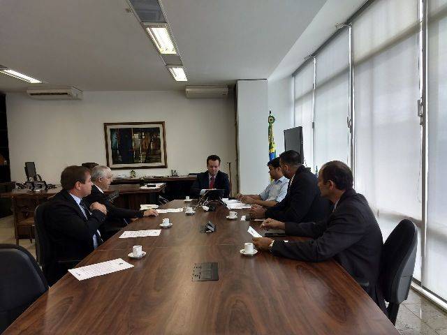 Prefeito busca parceria com governo federal para aumentar velocidade de internet em Cerejeiras