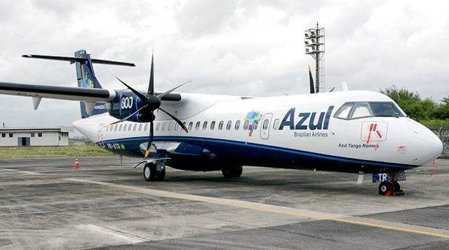 Azul vai servir cerveja de graça em vôos; vilhenenses que pagam passagens caras não terão direito