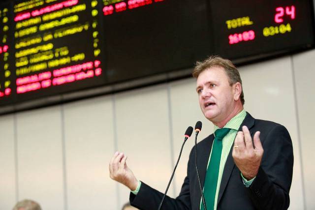 Usando dados de reportagem da FOLHA DO SUL, deputado desabafa sobre situação da BR 364
