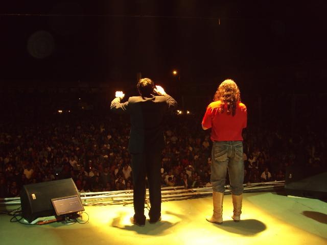 SHOW DO PADRE JUAREZ DE CASTRO NA EXPOVIL FOI PREJUDICADO PELO SOM