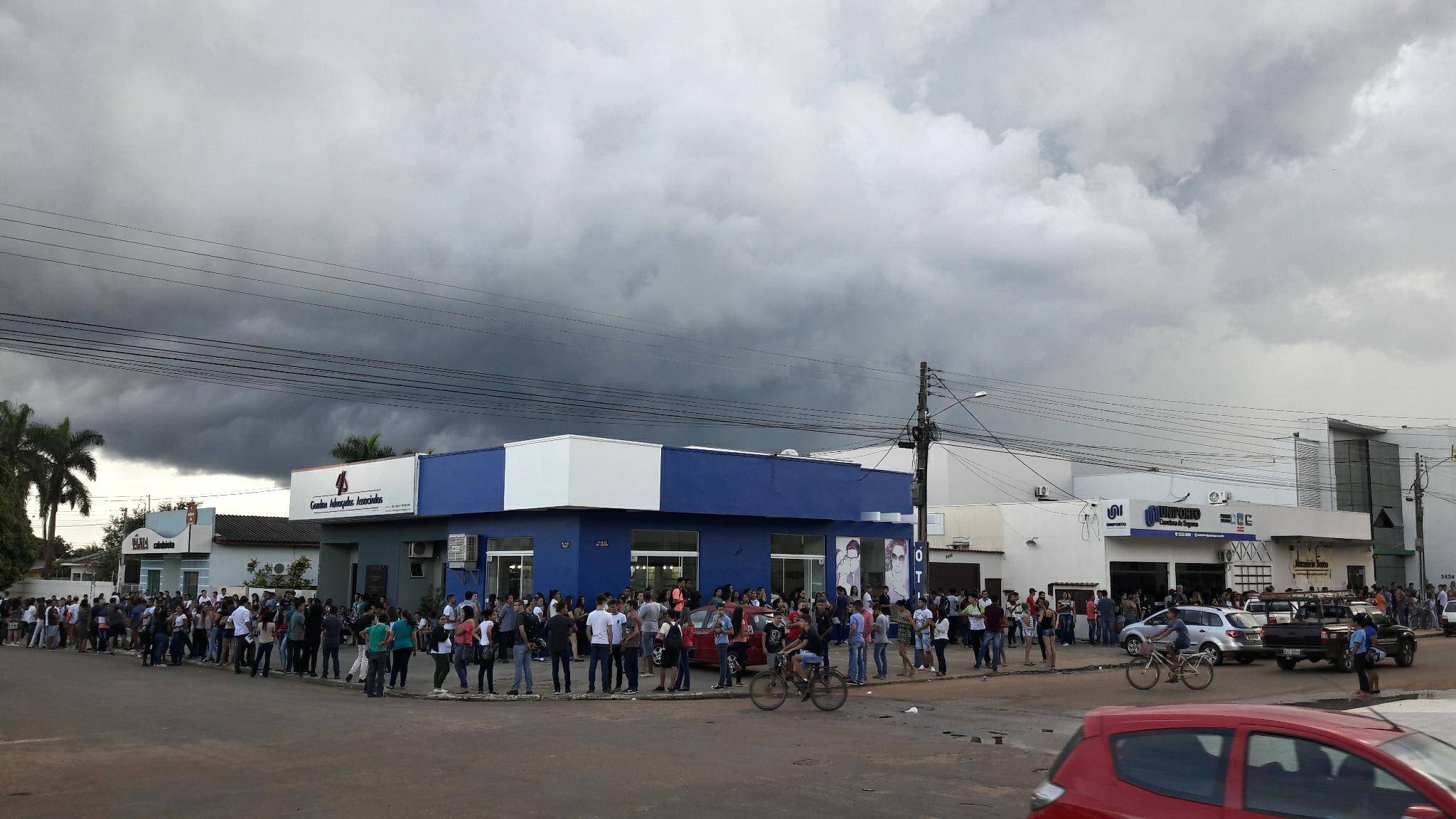 Promessa de emprego como “Jovem Aprendiz” atrai centenas em Vilhena e cidade mostra desconfiança