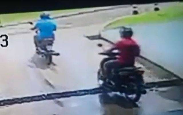 Câmeras de segurança mostram homens furtando moto no estacionamento de shopping em Vilhena