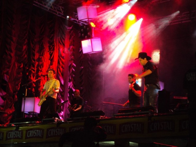 FERNANDO & SOROCABA LOTAM ARENA, MAS DÃO SHOW DE “ESTRELISMO” NOS BASTIDORES