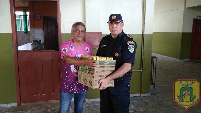 Policiais Militares entregam à APAE mais de meia tonelada de alimentos arrecadados no Pedal Rosa 2018