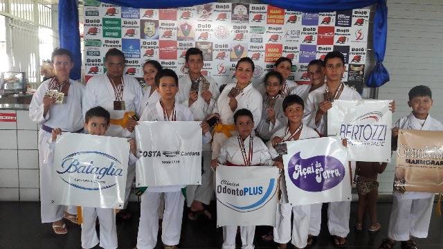 Atletas da Academia Pequeno Dragão de Vilhena conquistam 21 medalhas na 1ª etapa do Estadual de Karatê