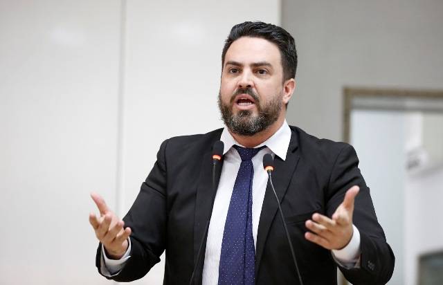 Na tribuna da Assembléia, deputado Léo Moraes relata caos na saúde pública de Porto Velho