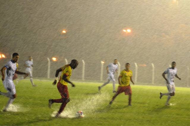 Sob muita chuva, Barcelona fica no empate diante do Ji-Paraná no Portal da Amazônia