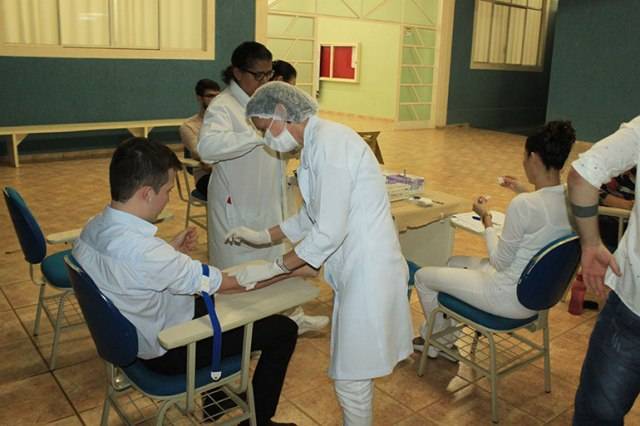 Faculdade AVEC em parceria com hemocentro de Vilhena, colhe amostras de acadêmicos para doação de medula óssea