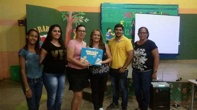 Em Cerejeiras, alunos da pré-escola recebem material semelhante ao adotado por escolas particulares