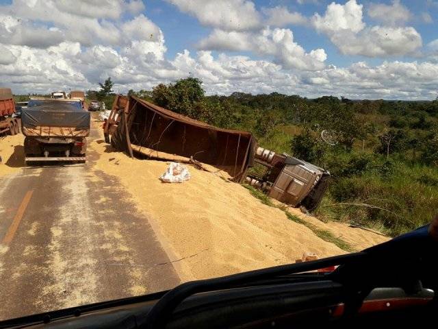 Acidente interdita BR 364 por 5 horas nos dois sentidos: “brincadeira” na pista seria o motivo