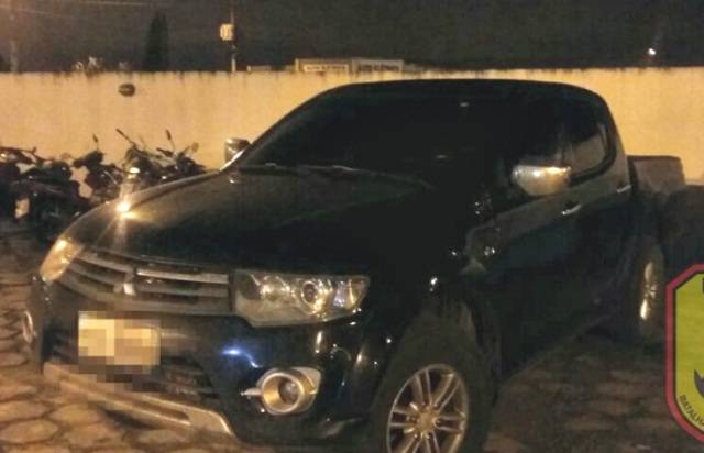 Vilhena: homem foge da PM, cai de moto e acaba preso; picape furtada em Goiânia é apreendida