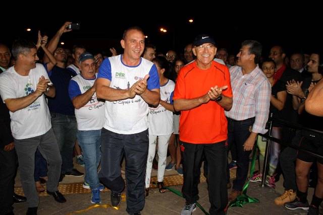 Governador homenageia Ezequiel Neiva com nome na placa de inauguração da passarela do Espaço Alternativo 