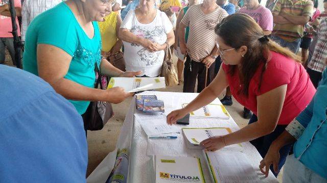 Em Cerejeiras, moradores são contemplados com 240 escrituras gratuitas de imóveis urbanos