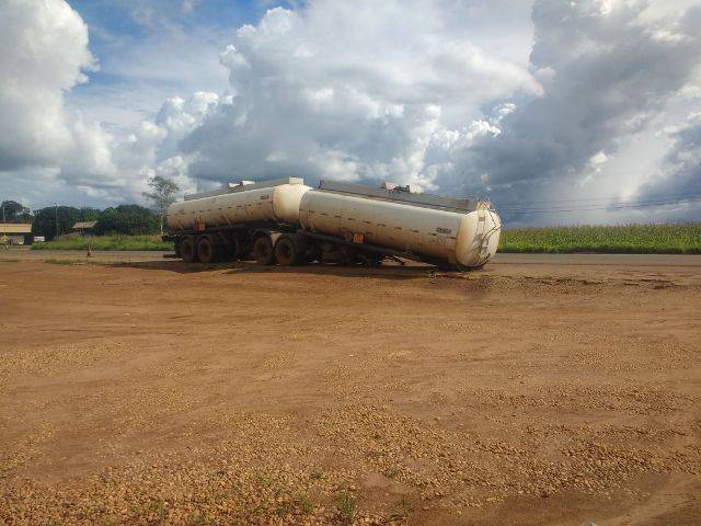 VÍDEO: tanques abandonados na BR 364 vazam combustível e Bombeiros são mobilizados em Vilhena
