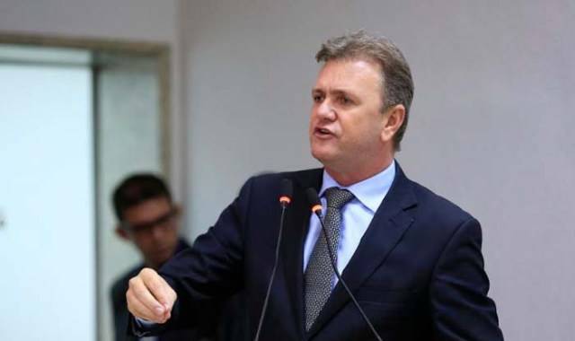 Deputado Luizinho Goebel critica situação das estradas e decreto que liquida e extingue a Caerd