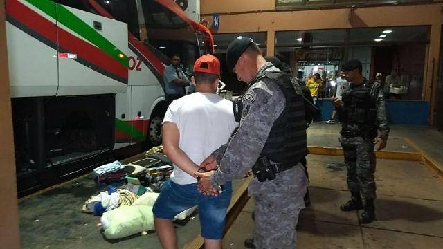 Jovem de RO que estuda medicina no Paraguai é preso transportando R$ 36 mil em notas falsas