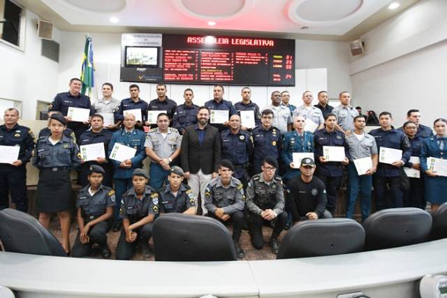 Deputado realiza Sessão Solene de entrega de Voto de Louvor a Policiais Militares de Rondônia