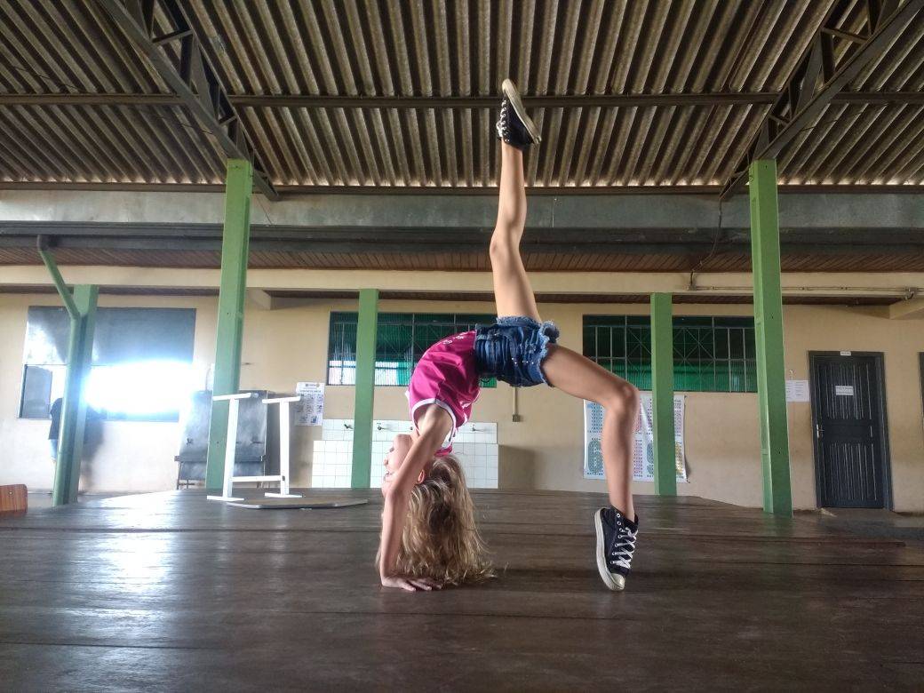 Pais de ginastas do Grupo de Ginástica Rítmica de Vilhena vendem pizza para viabilizar vinda de especialista