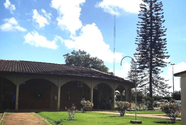 Transição de prefeito começa com polêmica em Vilhena: retratos de Rosani são retirados por assessores
