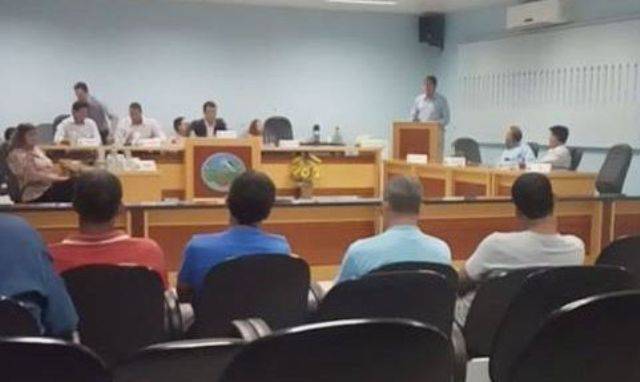VÍDEO: após faltar a sessão em Colorado do Oeste, vereador se irrita e manda jornalistas procurarem igreja