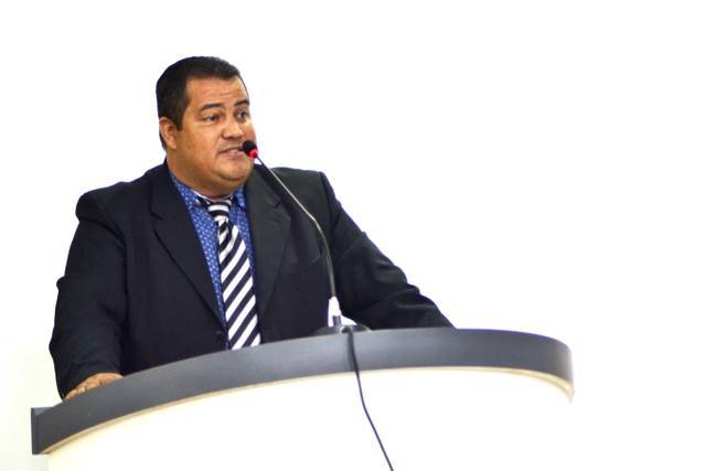 Vilhena: suplente convocado, pastor evangélico faz declaração de amor à esposa em discurso na tribuna