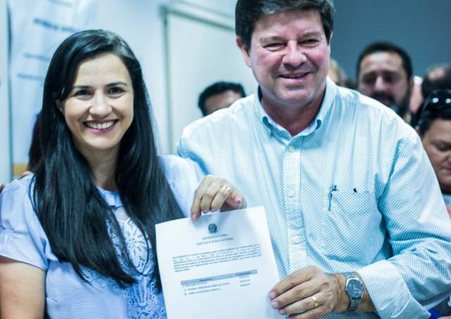 Rosani Donadon e Darci Cerruti protocolam pedido de registro de candidatura em Vilhena
