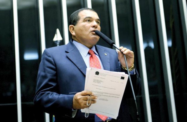 PAI E DUAS FILHAS NA MESMA ELEIÇÃO: VEJA LISTA PARCIAL DE CANDIDATOS