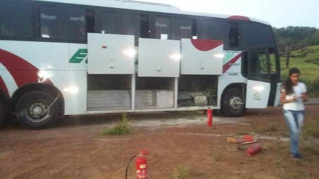 Princípio de incêndio em ônibus próximo a Colorado causa transtornos e passageira promete denúncia na ANTT