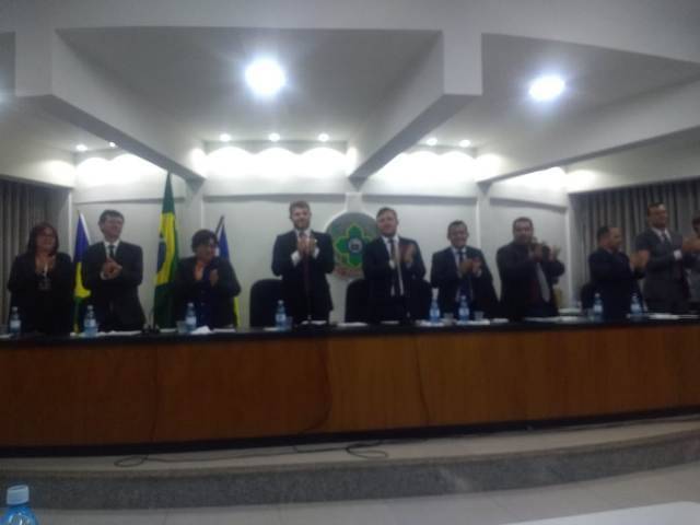 Vilhena: na mesma sessão, vereadores aprovam lei de combate ao nepotismo e cedência de irmão do prefeito