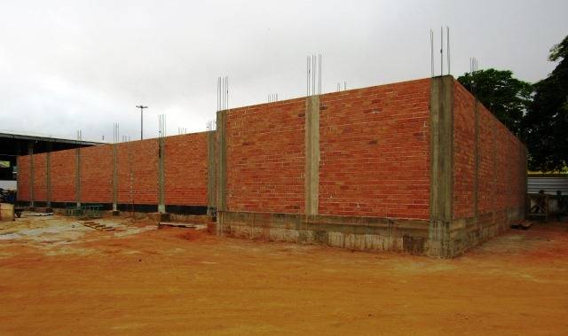 Em construção de prédio, cooperativa e associação comercial priorizam mão-de-obra local em Cerejeiras