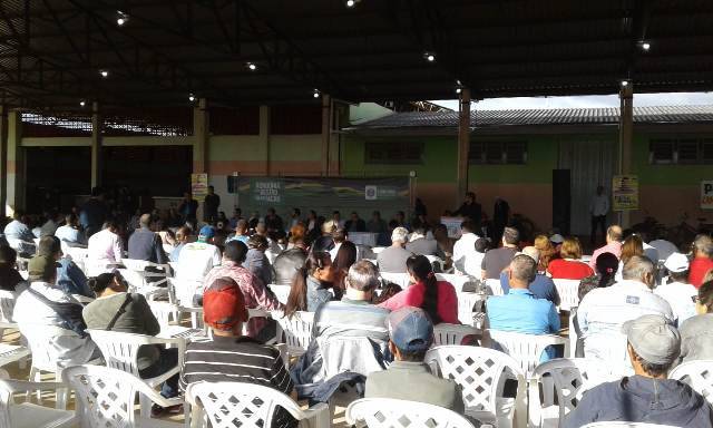 Barracão de feira é inaugurado e mais 200 escrituras do programa “Título Já” são entregues em Cerejeiras