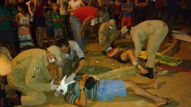 Choque entre moto e carroça deixa irmãos e idoso feridos em avenida movimentada de Vilhena