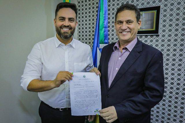 Léo Moraes entrega pedido de cedência do prédio da Ale/RO para extensão do Pronto-Socorro João Paulo II