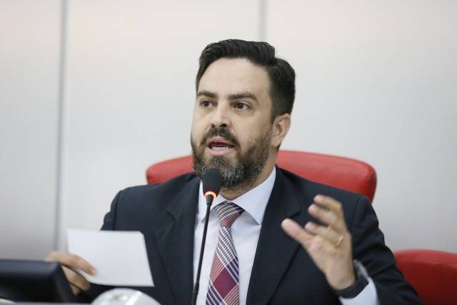 Deputado apresenta projeto e agora é lei: quem maltratar animal em Rondônia vai ser punido e pagará multa