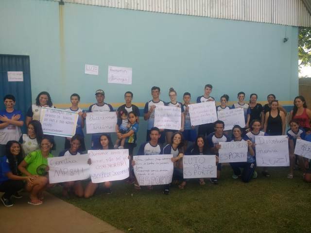 Após corte de energia elétrica, atletas da AVV fazem movimento e pedem providência