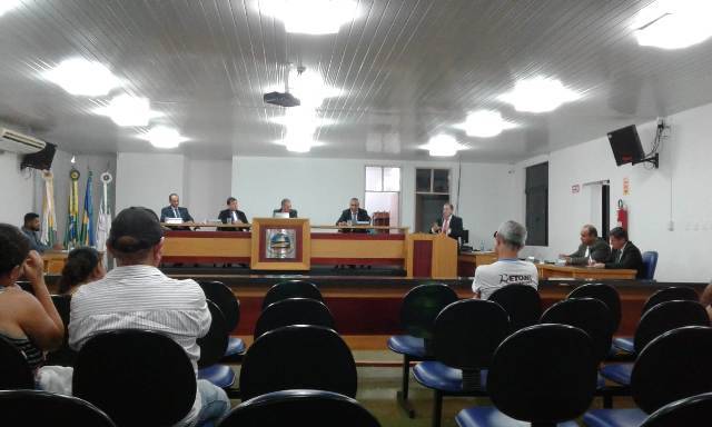 Vereador adoece, “testa” sistema municipal de saúde e pede concurso público em Cerejeiras