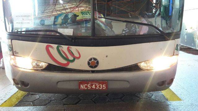 Radialista denuncia vidro trincado em ônibus, passar a ser ofendida por passageiros em Vilhena e ameaça ir à justiça
