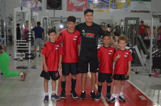 Atletas da Escolinha do Flamengo em Vilhena selecionados para testes no Rio aprimoram parte física em academia