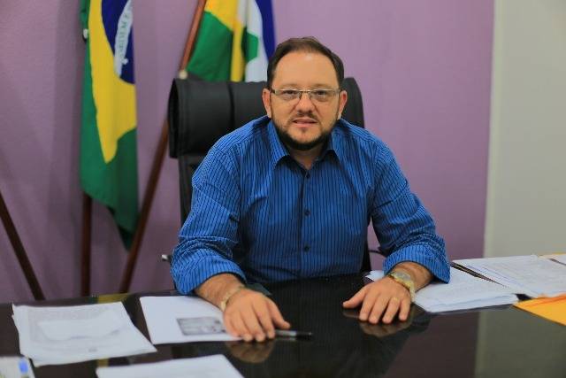 Às vésperas de deixar o cargo, prefeito interino de Vilhena assina carta e sanciona lei contra nepotismo