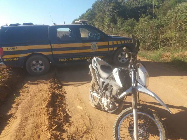 Após perseguição e queda de suspeitos, PRF recupera moto que havia sido furtada em Vilhena no dia anterior