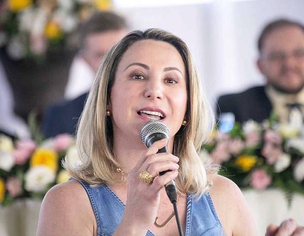 Pré-candidata a deputada federal, Jaqueline Cassol alerta sobre “fake news” e lamenta ataques virtuais