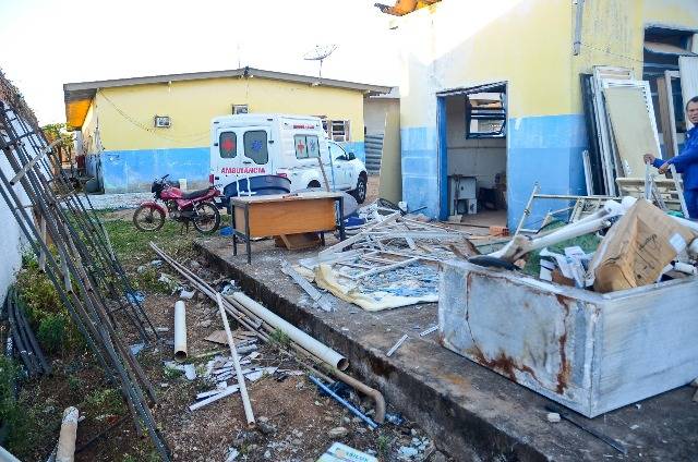 Novo secretário de Saúde de Vilhena faz limpeza em hospital e enche caminhões com entulho e lixo infectante
