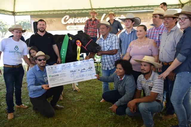 Vilhena: Sicoob Credisul entrega prêmios a vencedores de rodeio e do concurso leiteiro na 33ª Expovil