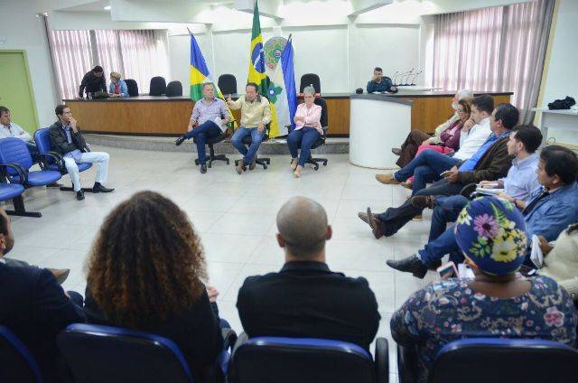 Em coletiva de imprensa, prefeito de Vilhena diz que ex-secretário de Saúde “enganava vereadores”